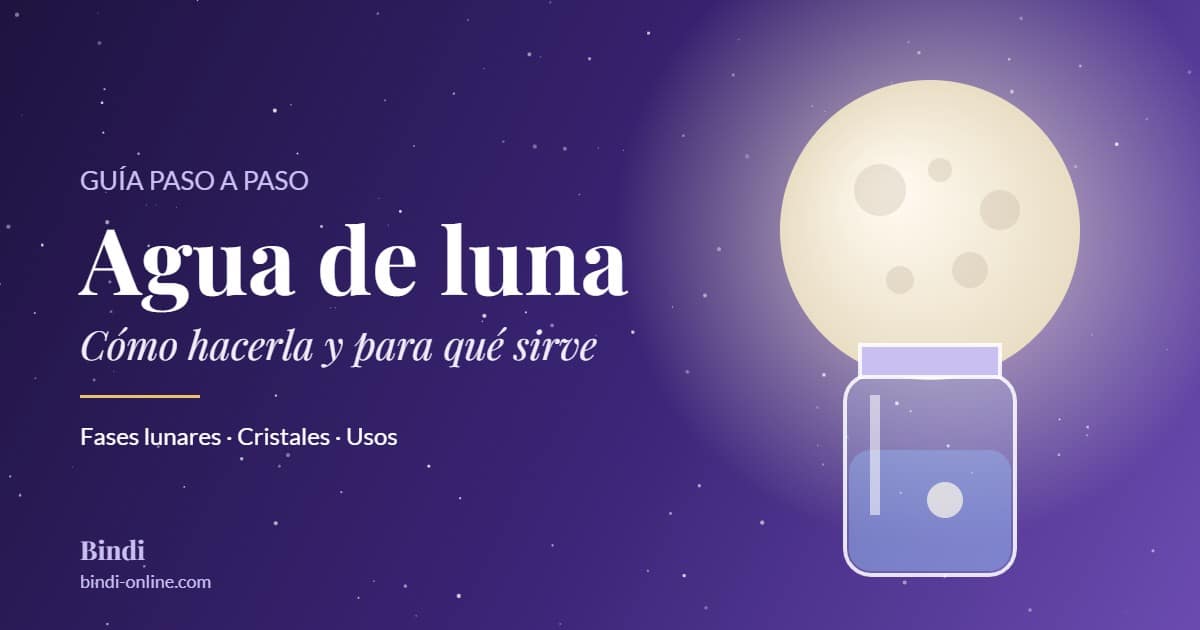 Agua de luna: tarro de cristal con agua bajo la luna llena