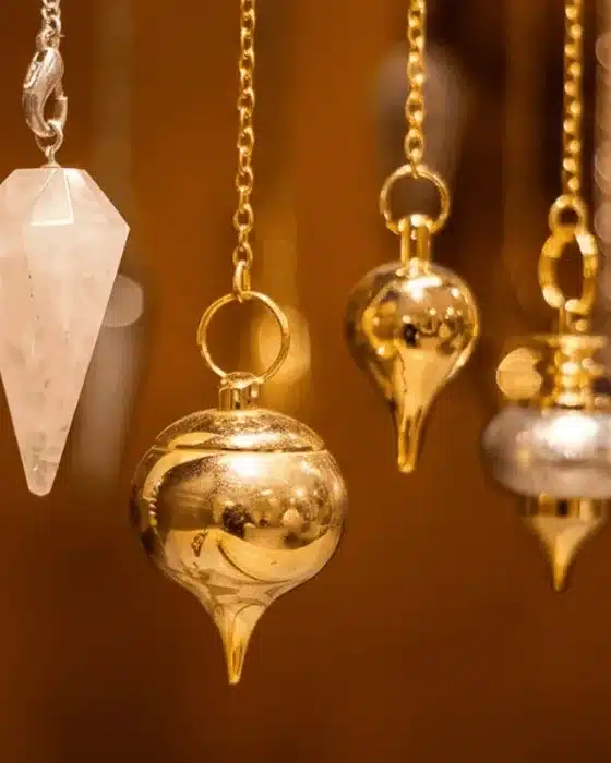 Péndulos de radiestesia de cristal y metal