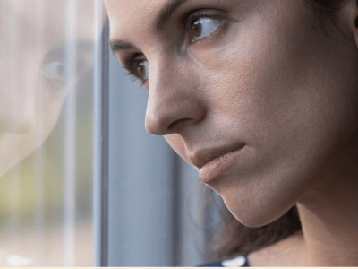 No dejo de pensar en alguien- Bindi