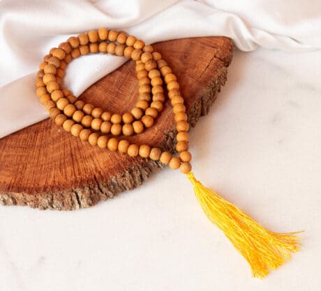 Japa mala de sándalo para meditar con mantras