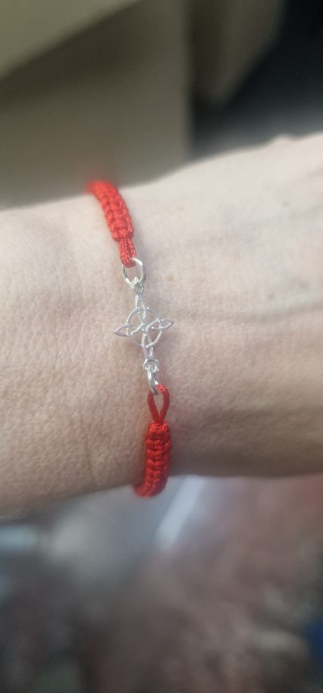 pulsera-roja-nudo-de-brujas